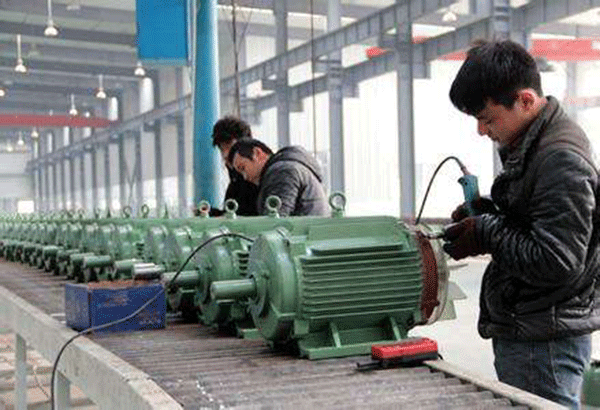 三相异步电动机在运转中突然停止运行是怎么回事？