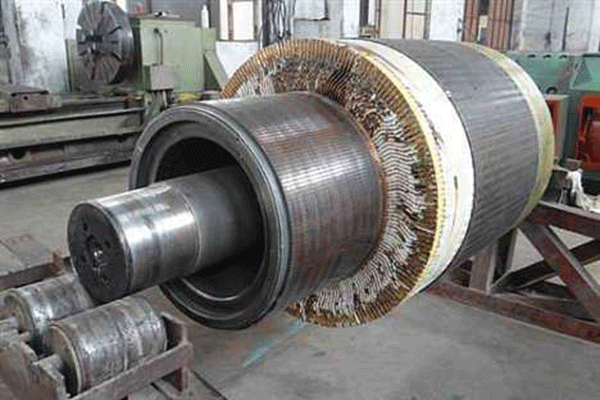 使用大型高压电机时要注意安全问题。