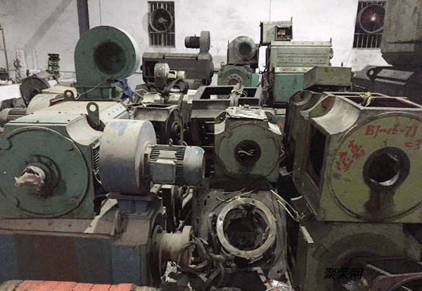 将直流电机连接到交流电源会产生什么后果？