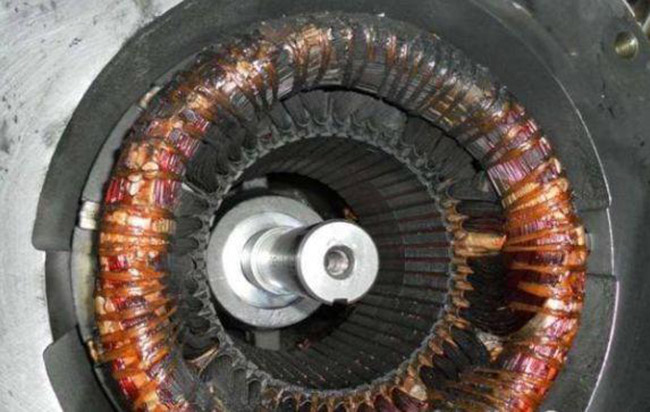 图为西玛电机售后拆开的冒烟电机内部照片