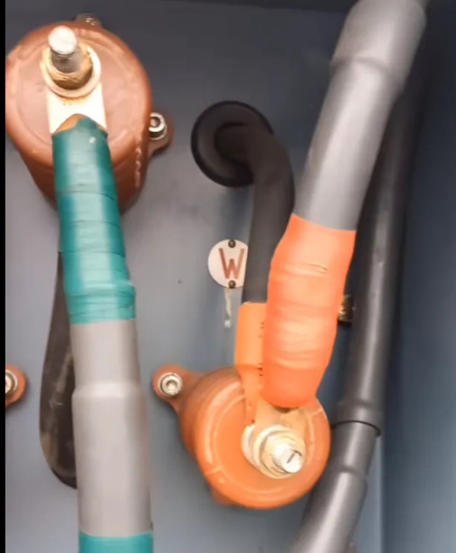 图为630KW高压电机接线照片1